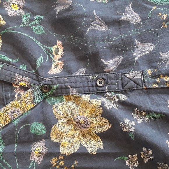 Size small old navy blouse - Picture 5 of 6